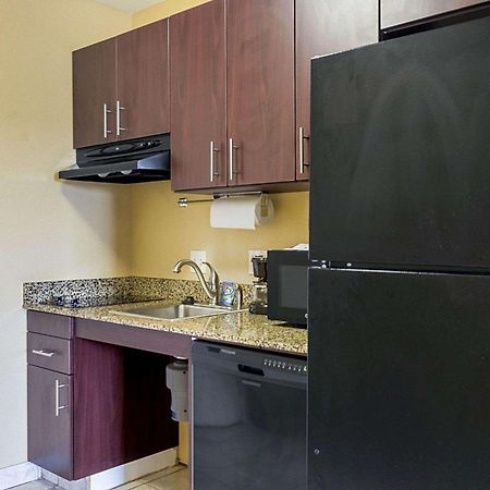 Mainstay Suites Майнот Екстериор снимка