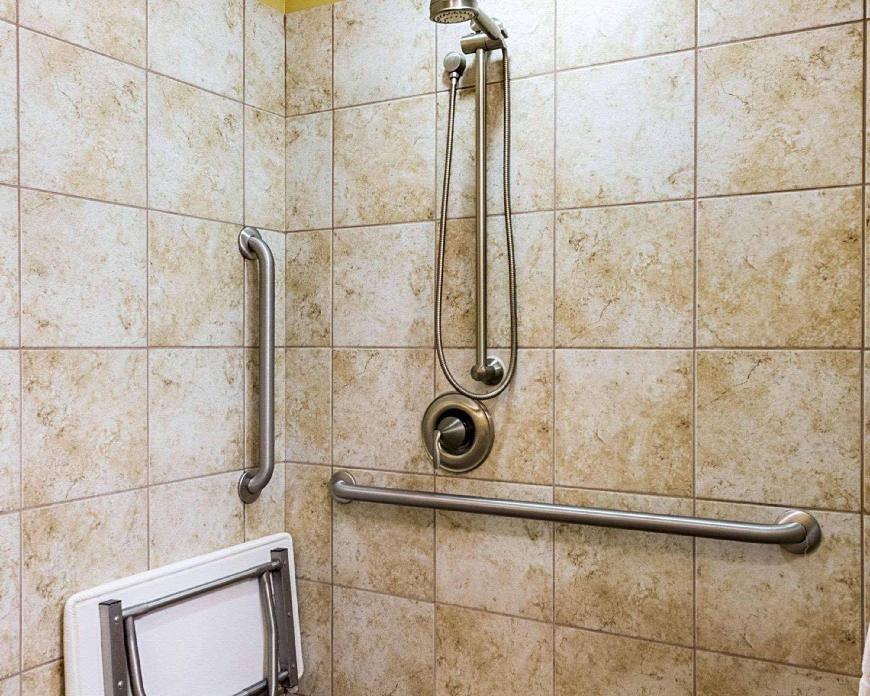 Mainstay Suites Майнот Екстериор снимка