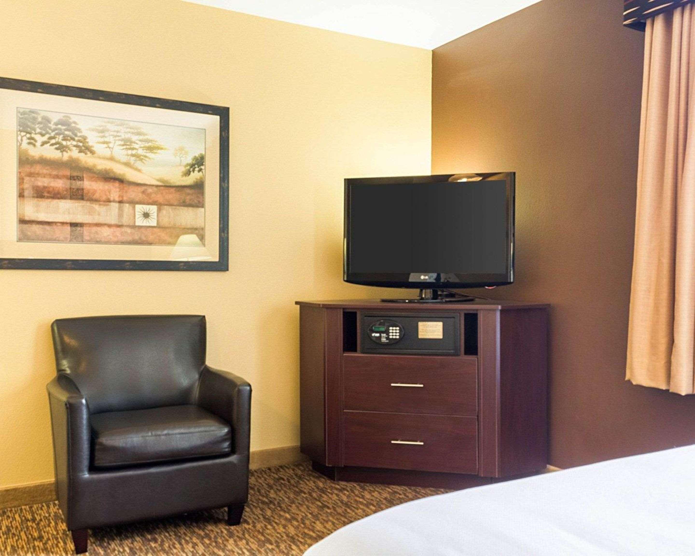 Mainstay Suites Майнот Екстериор снимка