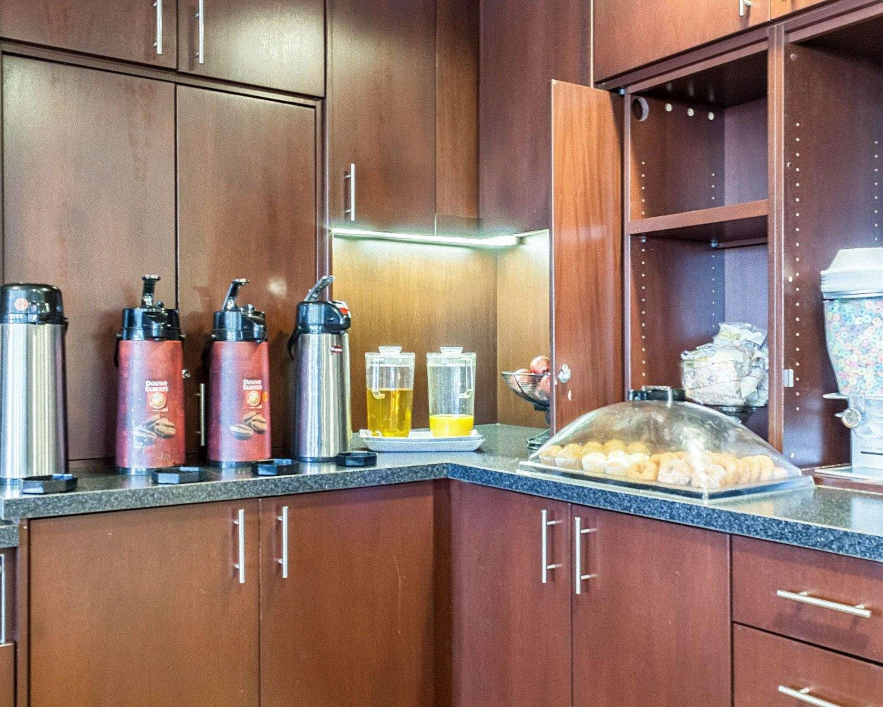 Mainstay Suites Майнот Екстериор снимка