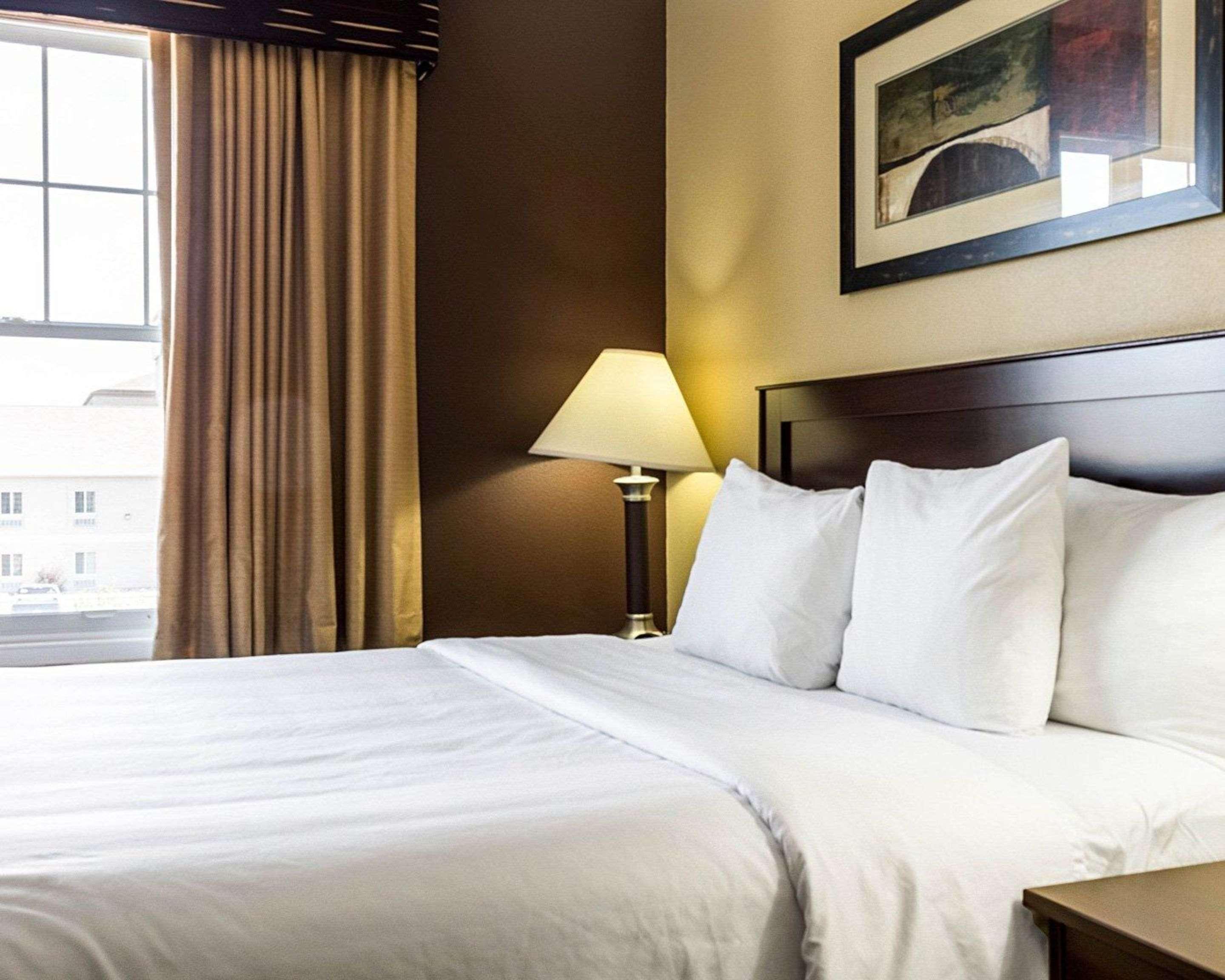 Mainstay Suites Майнот Екстериор снимка