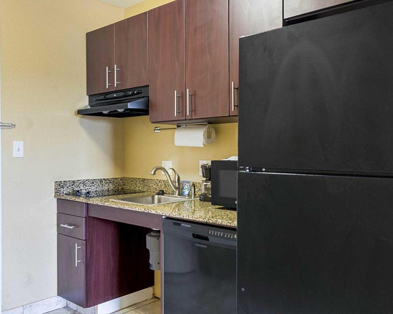 Mainstay Suites Майнот Екстериор снимка