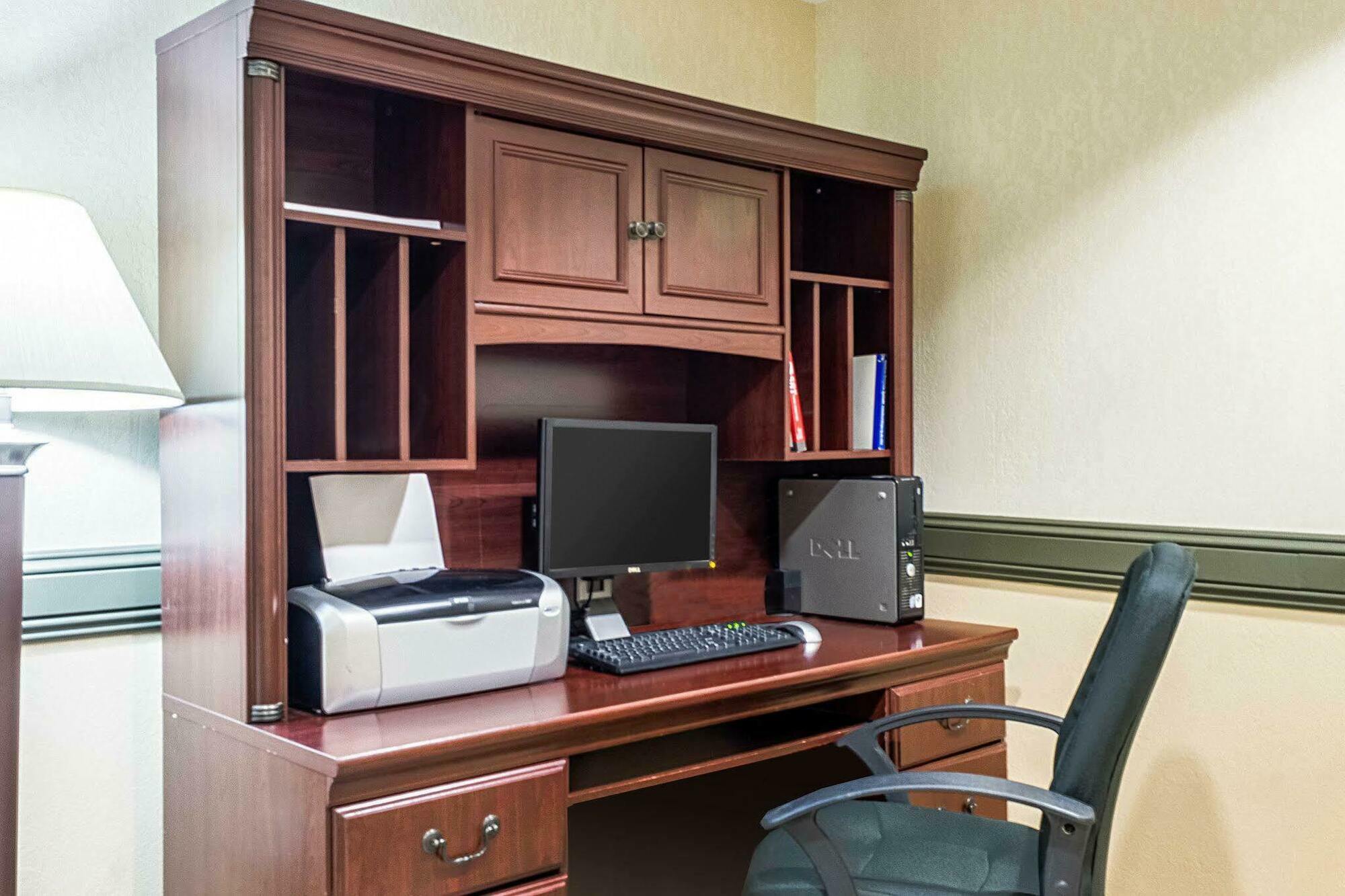Mainstay Suites Майнот Екстериор снимка